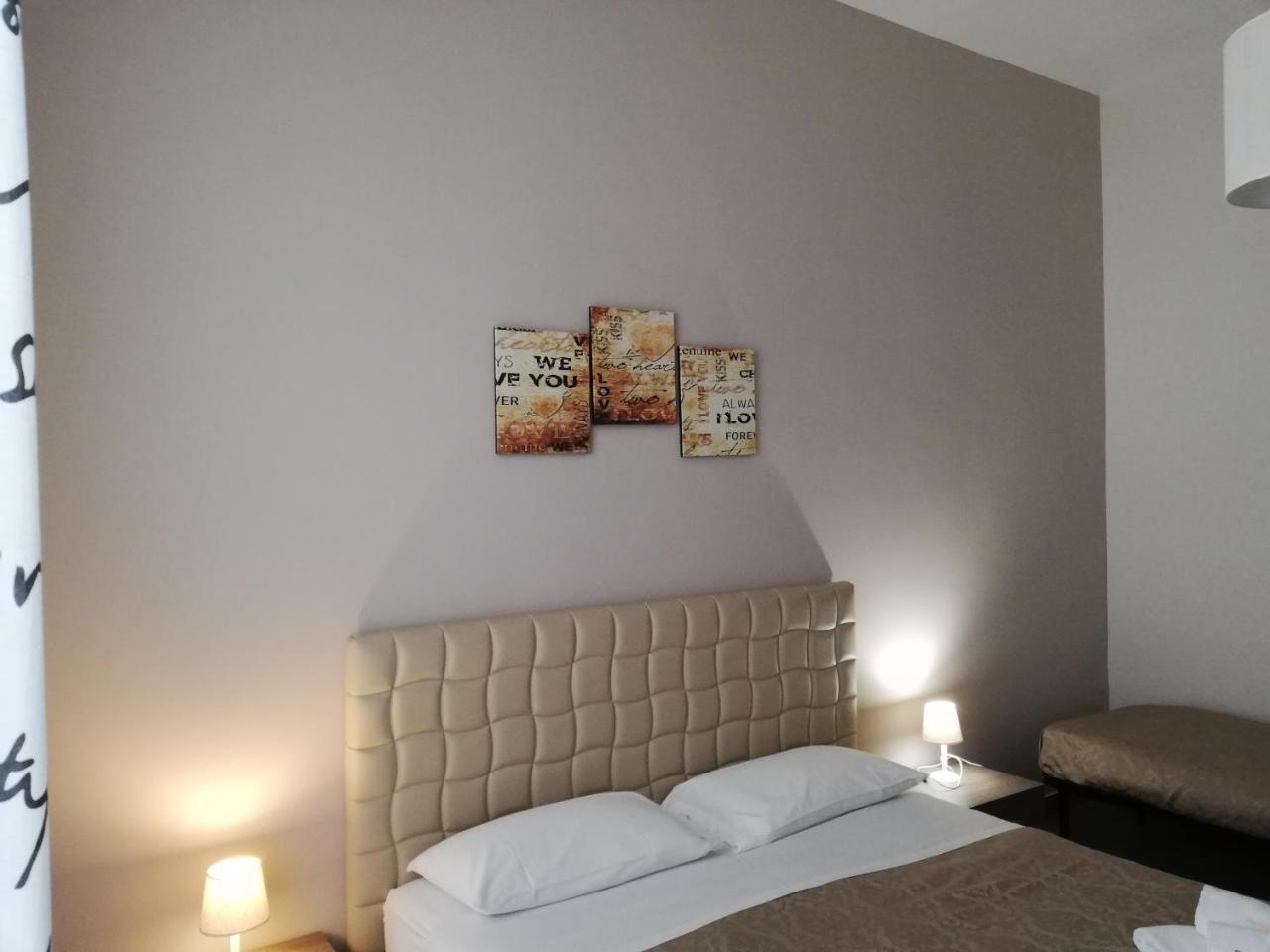 Be Italian Flat Duomo 319 Bed & Breakfast Naples Exterior photo