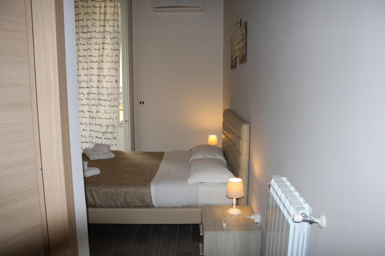 Be Italian Flat Duomo 319 Bed & Breakfast Naples Exterior photo
